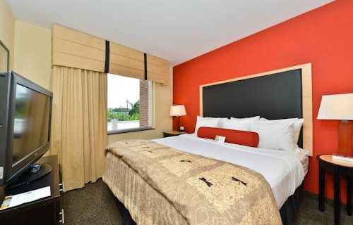 Cambria Hotel Suites FtLauderdale bedroom2