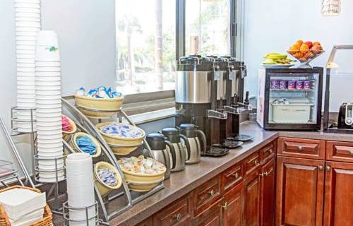 Days Inn FtLauderdale Airport free breakfast