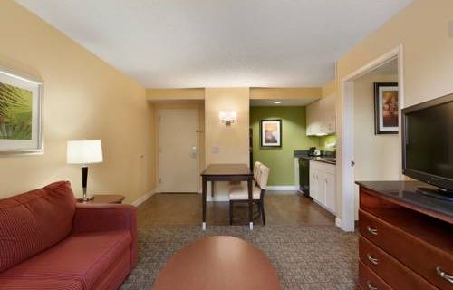 Hampton Inn Suites FtLauderdale Airport suite