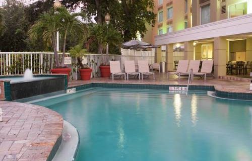 SpringHill Suites FtLauderdale Airport pool