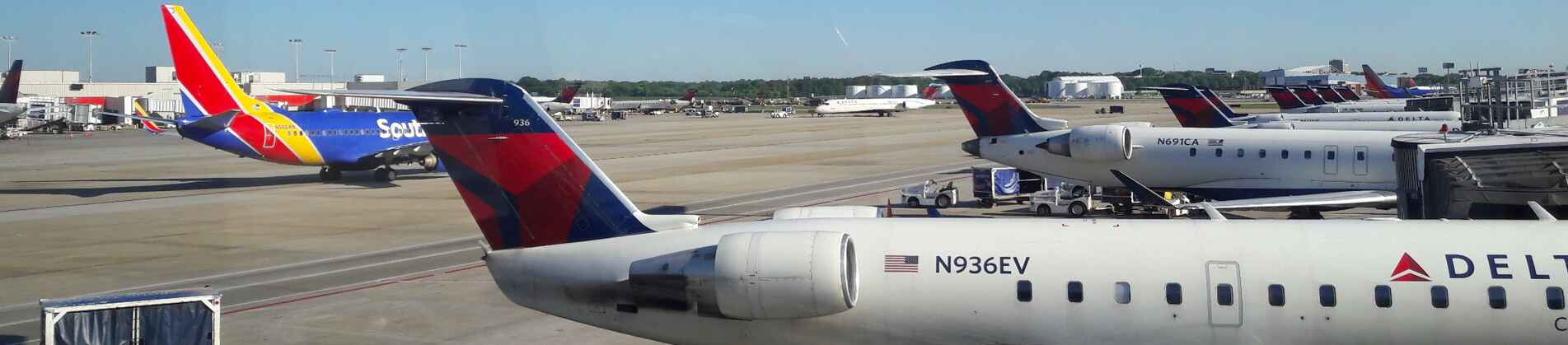 https://enjoyfortlauderdale.com/wp-content/uploads/2023/03/airport-airlines-delta-southwest-1904-419.jpg